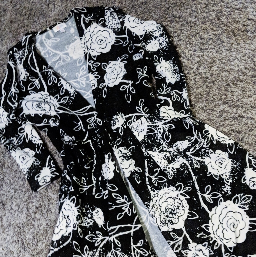 Black & White Floral Lularoe Sarah